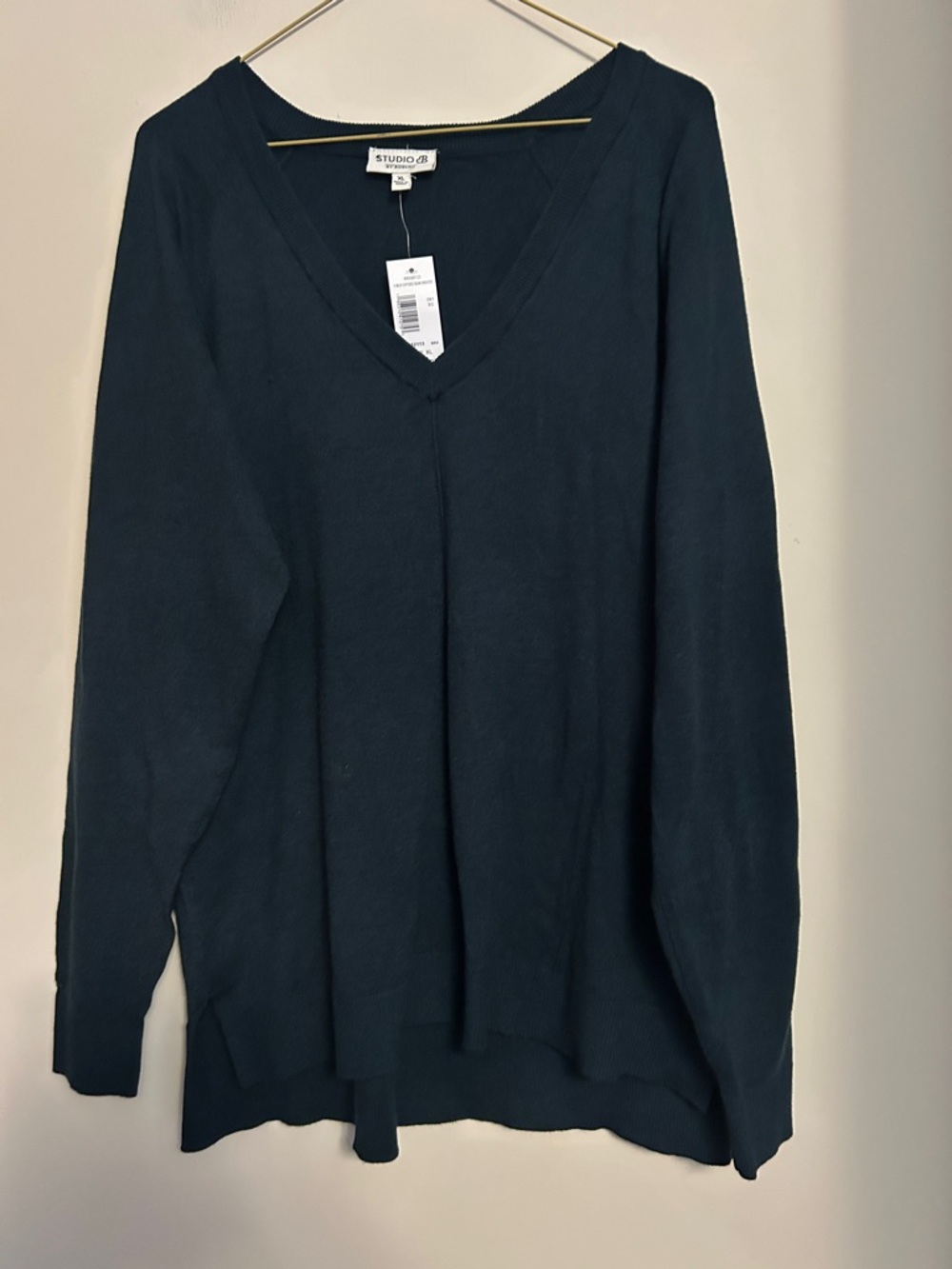Studio B dark green V-neck exposed seam pullover sweater 50% viscose NWT